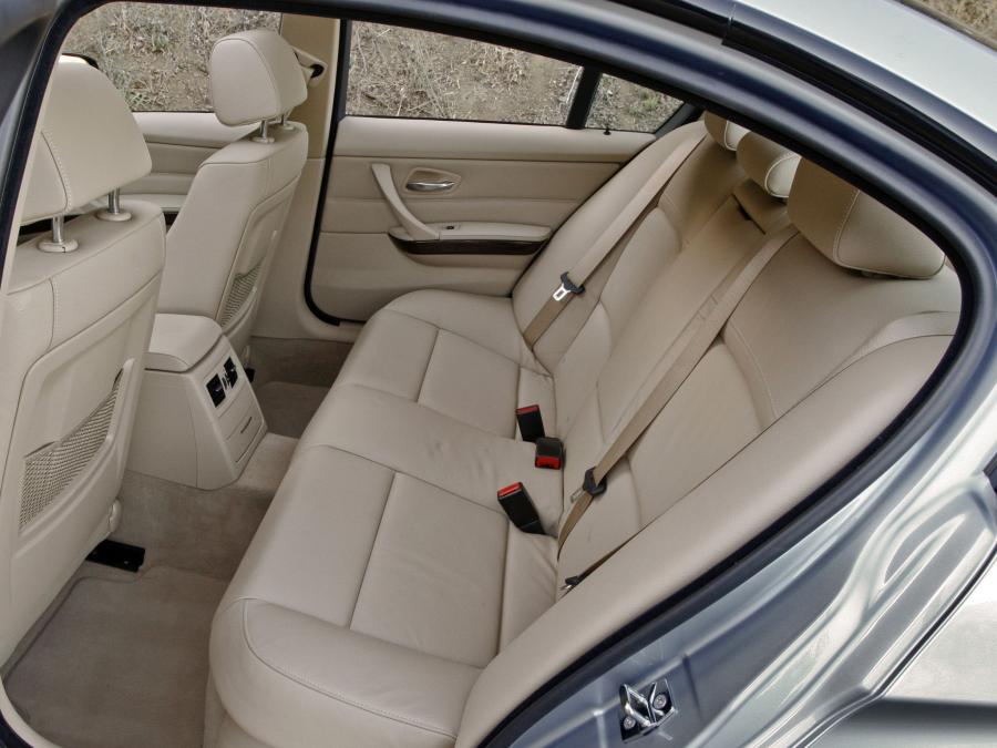  BMW 328i Sedan 2009 года  (US) (фото 3 из 8)